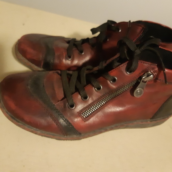 boots - Picture 2 of 3